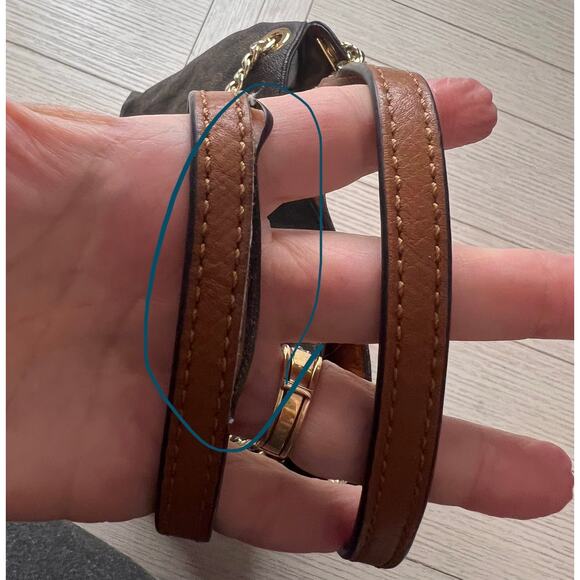 Michael Kors Jet Set Signature LG shoulder tote handbag w/ gold. 13"x10"x6.5" - Picture 8 of 12